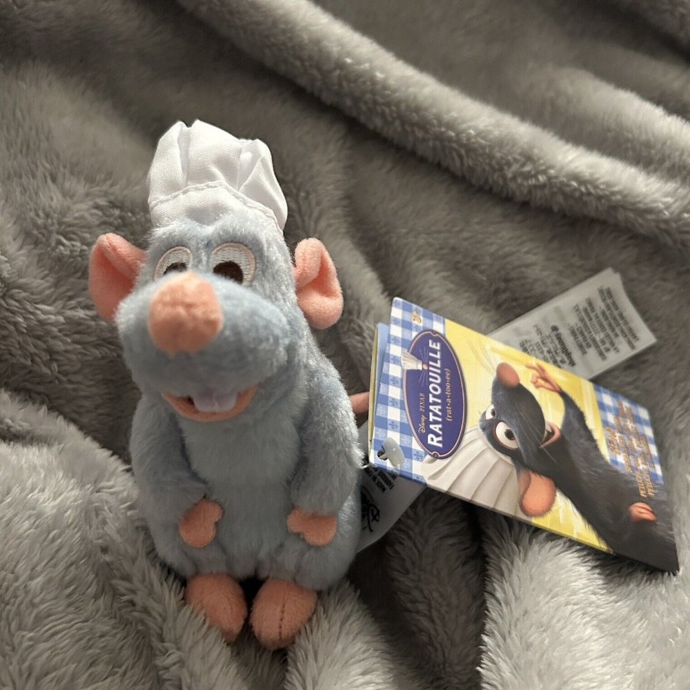 Disney Parks Ratatouille Chef Remy Mini Shoulder Magnetic Wearable Plush…